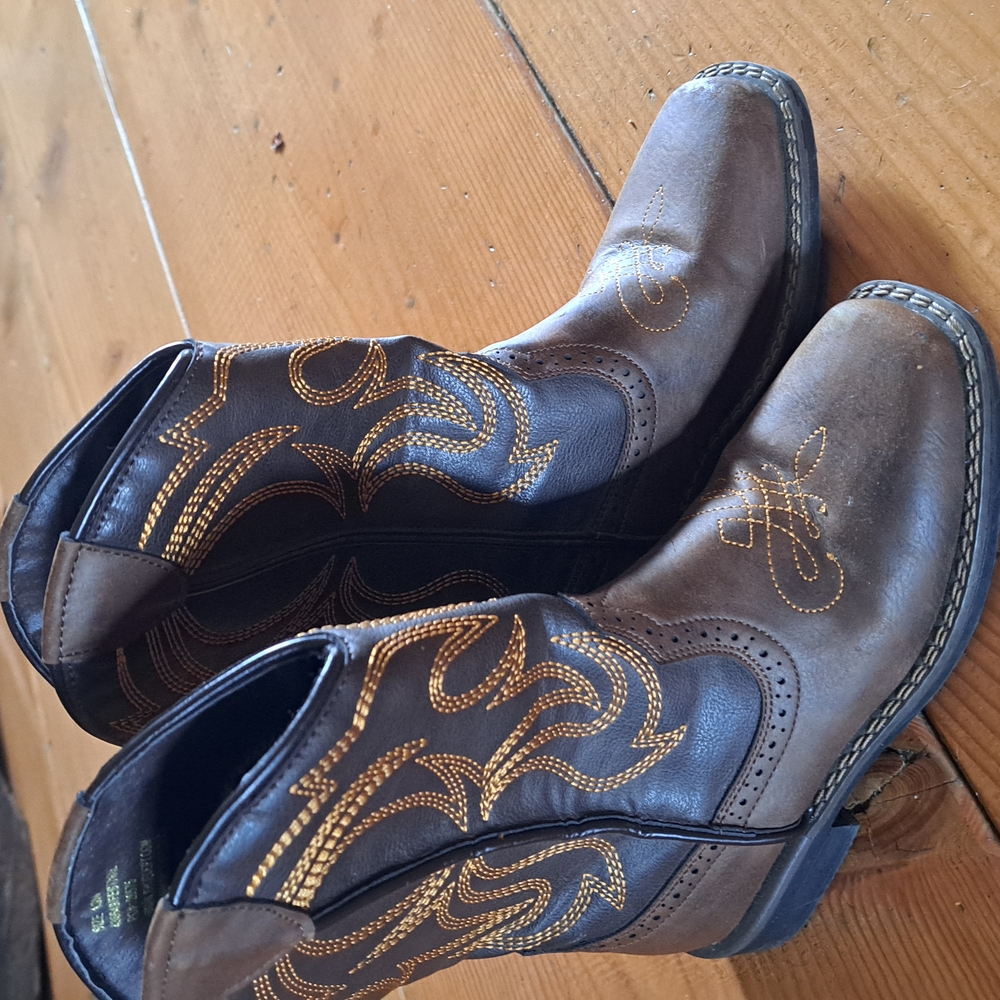 Brown Leather Cowboy Boots with Decorative Stitching